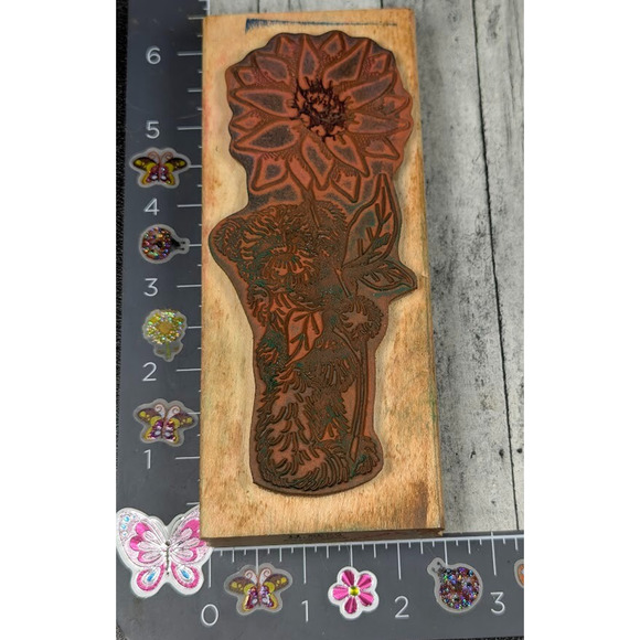 Judikins Bear Holding Flower 5235H Rubber Stamp Wood #F23 - Picture 2 of 3